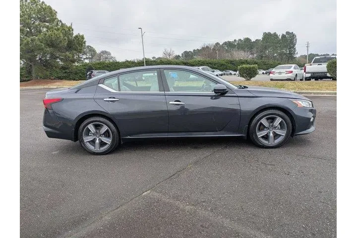 $15998 : Nissan Altima 2021 2.5 SV 4d image 5