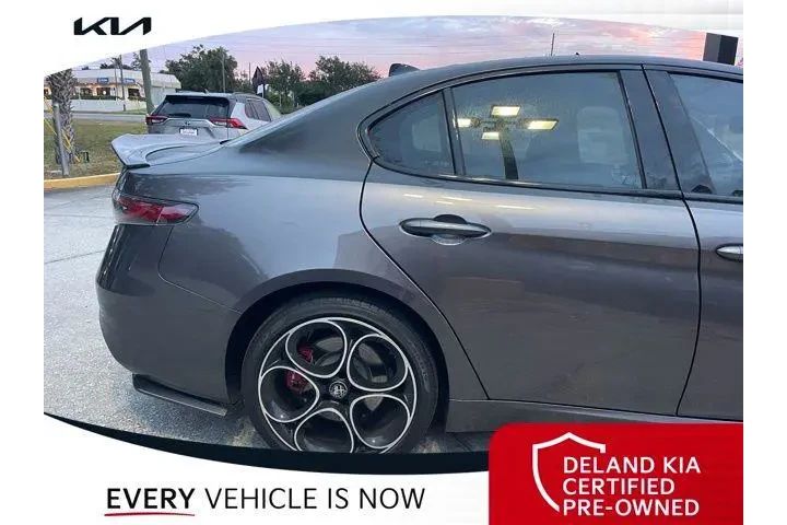 $33800 : Alfa Romeo Giulia 2024 Ti 4d image 3