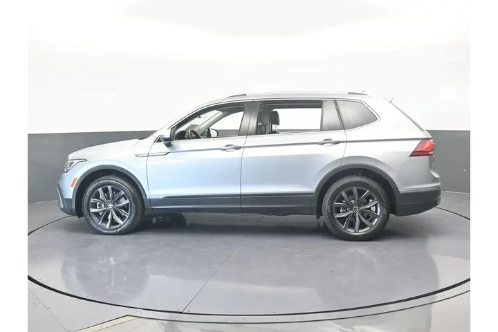 $17995 : Volkswagen Tiguan 2023 SE 4d image 3
