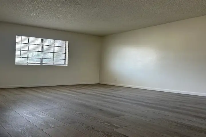 $1400 : 1 Bedroom Apt in koreatown LA image 4