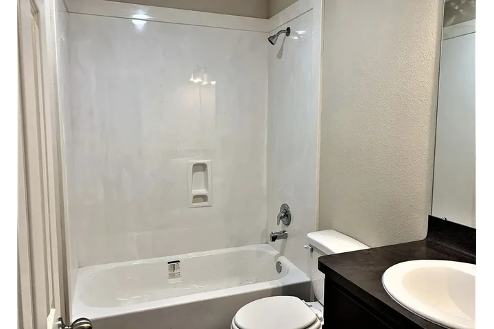 $900 : charm natural  hardwood Home image 6