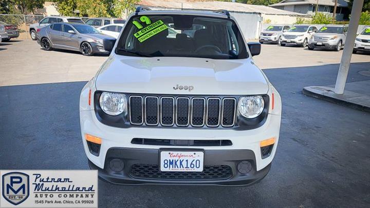 2019 Renegade Sport 4WD image 3