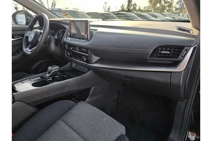 $21900 : Nissan Rogue 2023 SV 4dr Cro image 9