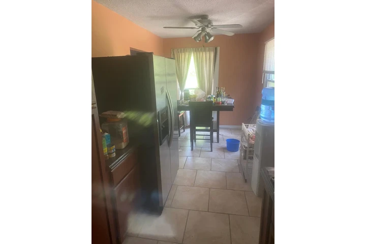 $985 : Rento casa buena area 2/1 image 5