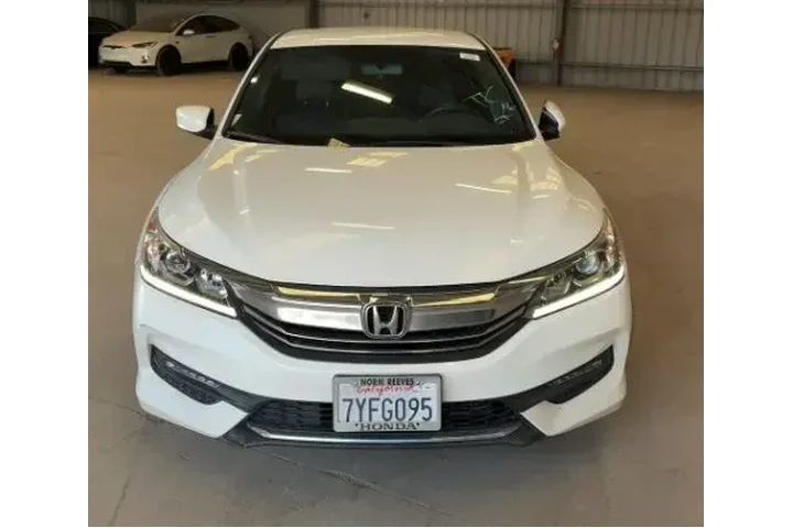 $15950 : Honda Accord 2017 Sport Spec image 2