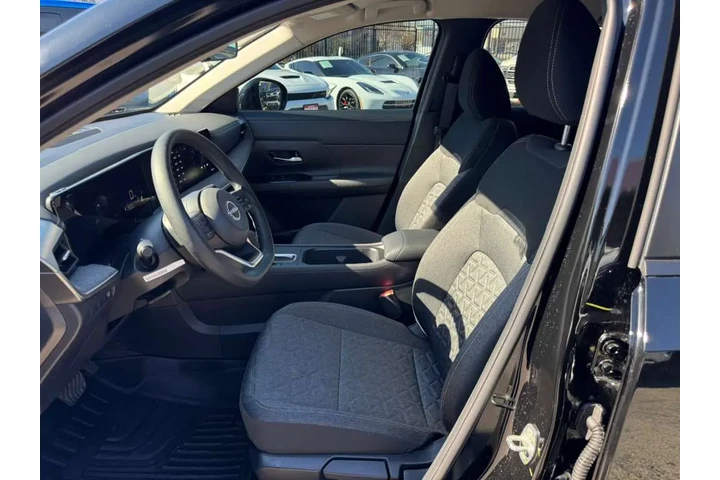 2026 Kicks SV image 7