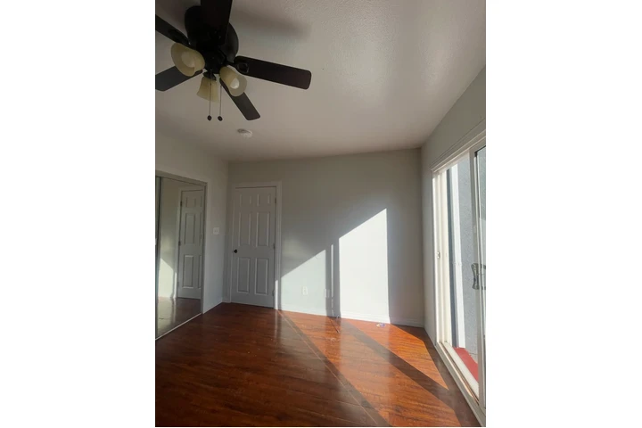 $900 : Cuarto image 2