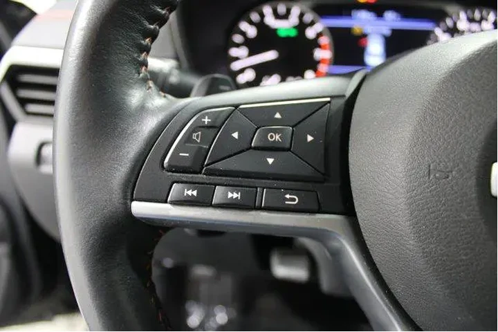 $17989 : Nissan Altima 2022 2.5 SR 4d image 10