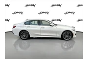 $30495 : BMW 3 Series 2022 AWD 330i x thumbnail
