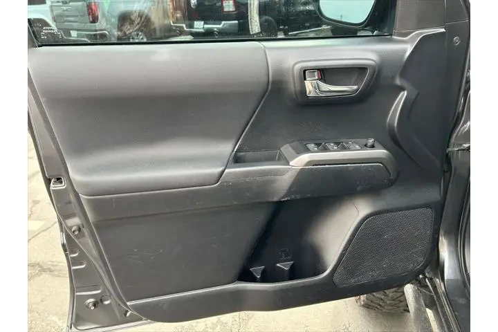 $30770 : Toyota Tacoma 2021 4x4 TRD O image 9