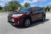 $19900 : 2017 Highlander XLE thumbnail