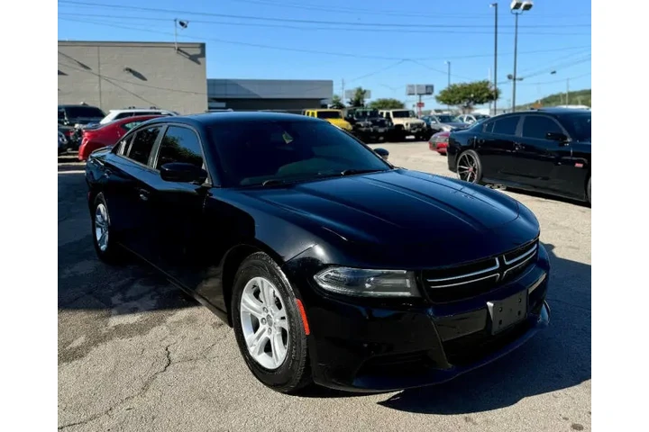 $9500 : 2017 Charger SE image 8