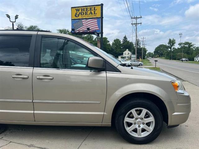 $4795 : 2009 Town and Country Touring image 3