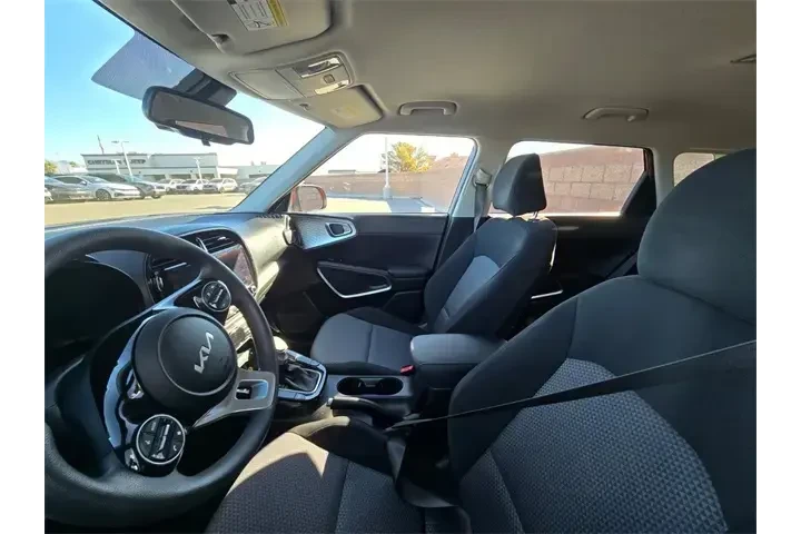 $18885 : Kia Soul 2023 S 4dr Crossove image 7