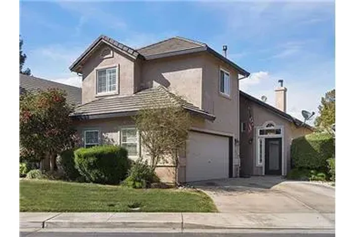 $2900 : Rental property with 3 bedro image 2