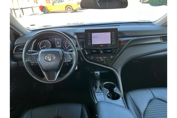 2023 Camry SE image 9