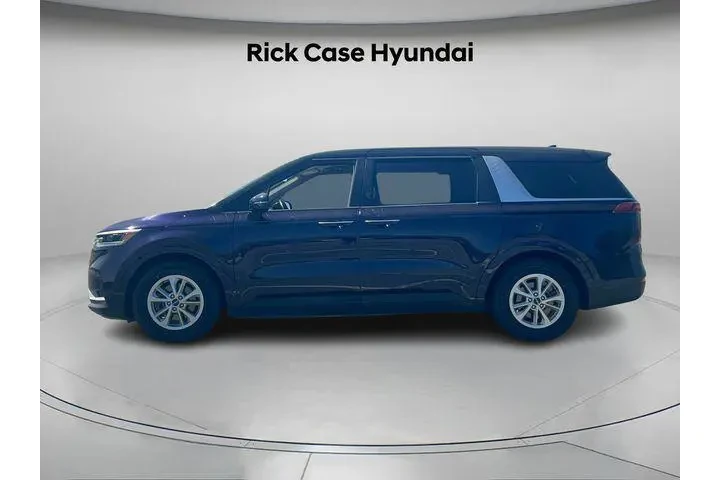 $24991 : Kia Carnival 2023 LX 4dr Min image 3