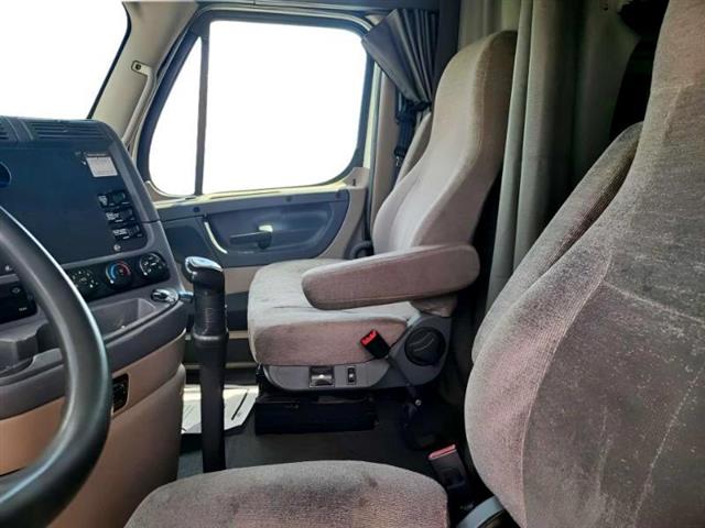 $19977 : 2013 Freightliner Cascadia image 7