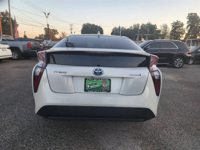 $17999 : 2016 Prius Two image 7