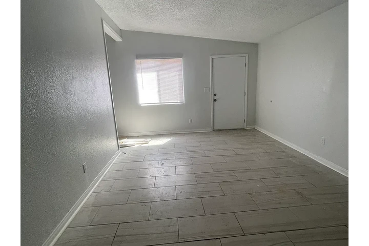 $1100 : For Rent – Remodeled 2-Bedroom image 1