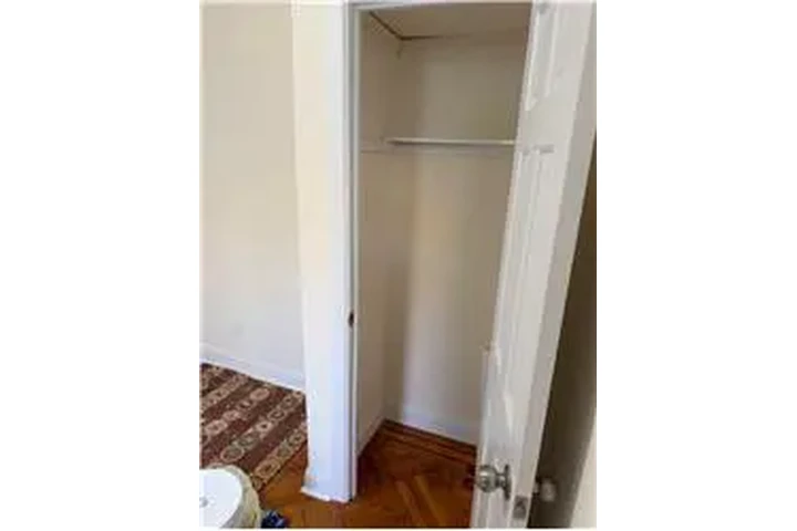 $2300 : Rental property with 1 bedro image 8