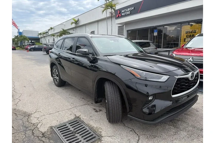 $38991 : Toyota Highlander 2025 LE 4d image 3