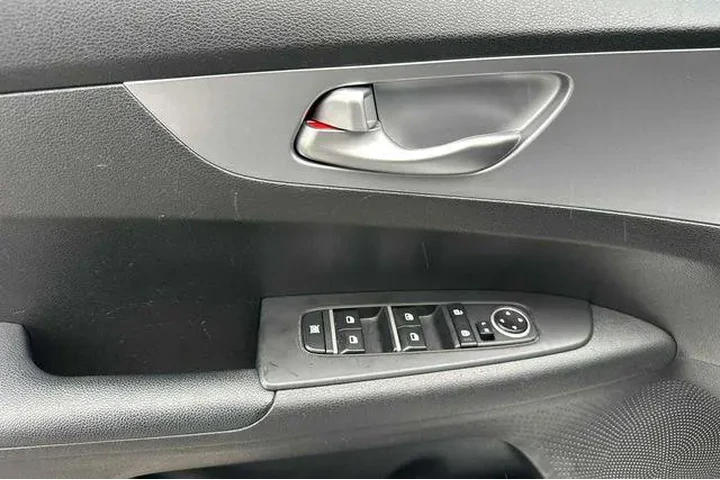 $15255 : Kia Forte 2023 LX 4dr Sedan image 10