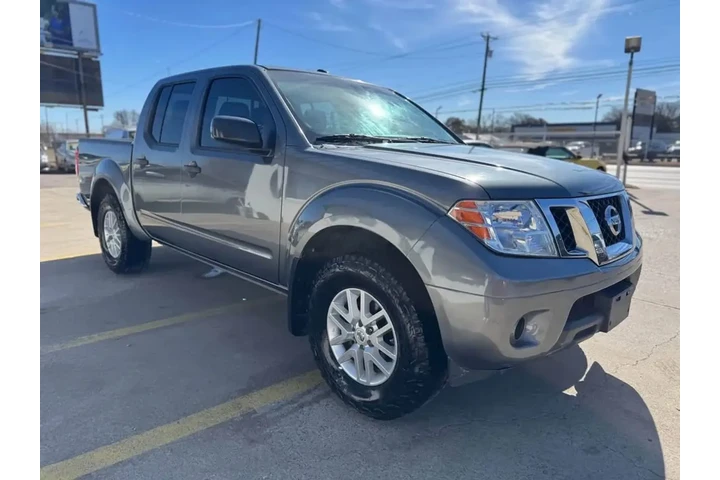 2017 NISSAN FRONTIER CREW CAB image 4