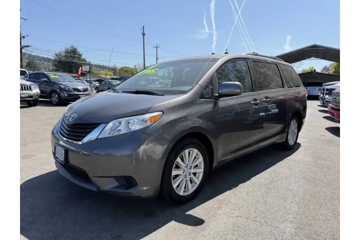 $12995 : 2012 Sienna LE 7-Passenger image 4