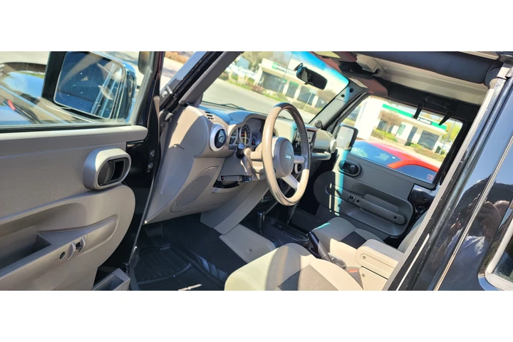 $11500 : 2010 Jeep Wrangler SAHARA image 7