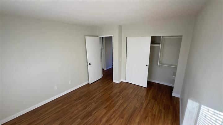 $700 : Beautiful Home...San Diego, CA image 4