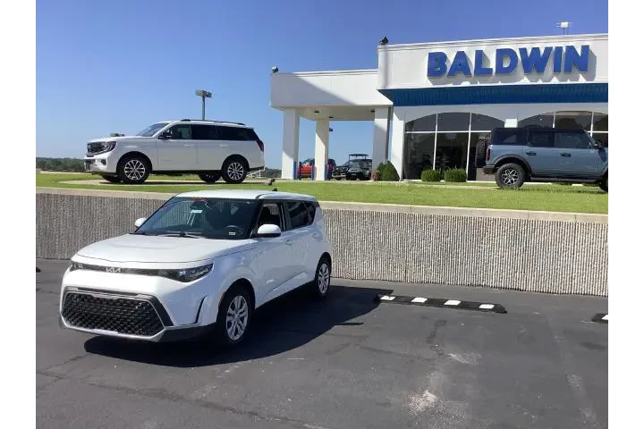 $21950 : Kia Soul 2024 LX 4dr Crossov image 3