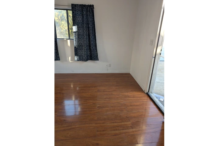 $1100 : Renta un estudio image 1