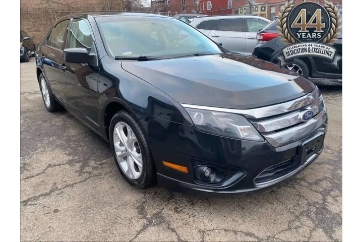 2012 Fusion SE image 2