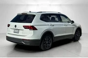 $19995 : Volkswagen Tiguan 2022 SE 4d thumbnail