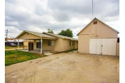 Private rear unit of duplex. en Los Angeles