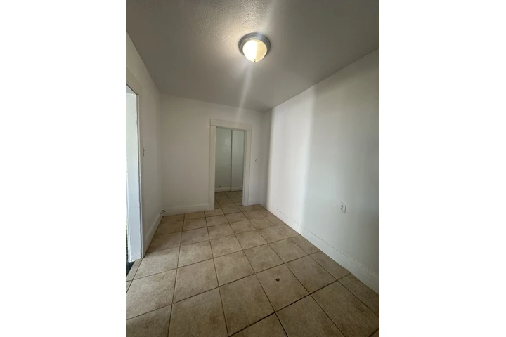 $2350 : Rento casita de 2 recámaras image 1