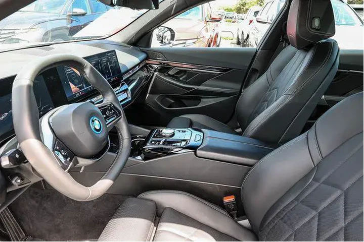 $39588 : BMW i5 2024 eDrive40 4dr Sed image 10