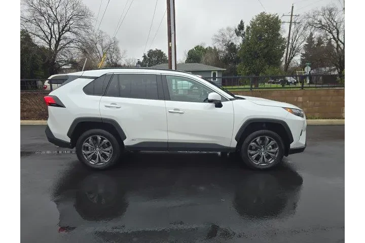 $35995 : Toyota RAV4 Hybrid 2024 AWD image 3