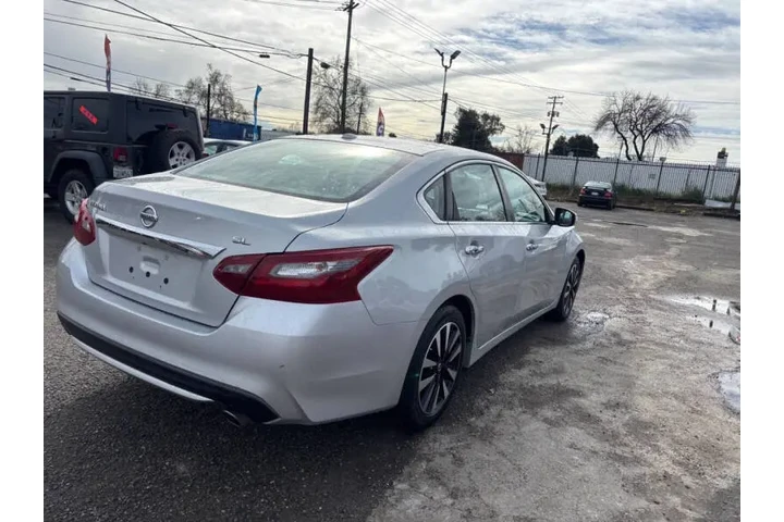 $11999 : 2018 Altima 2.5 SL image 8