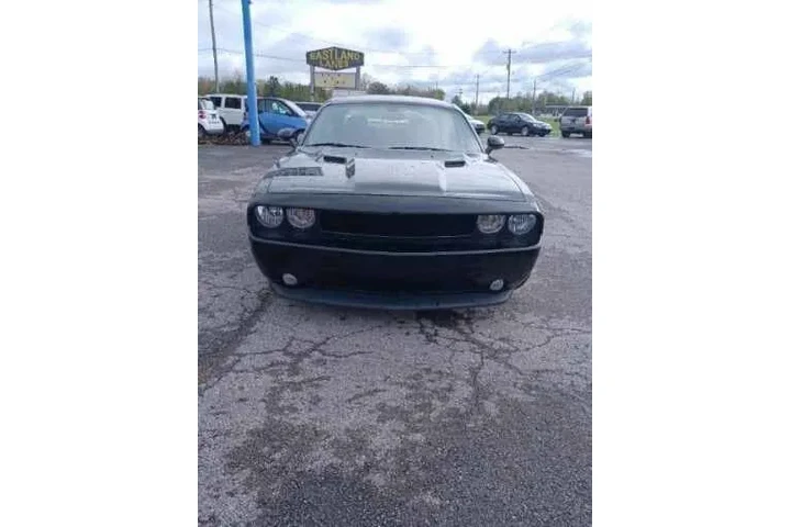 2012 Challenger SXT image 2