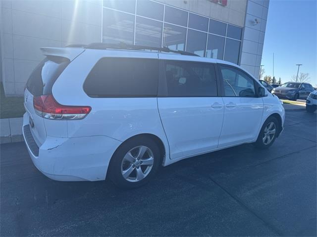 $9990 : Pre-Owned 2013 Sienna LE 8 Pa image 3