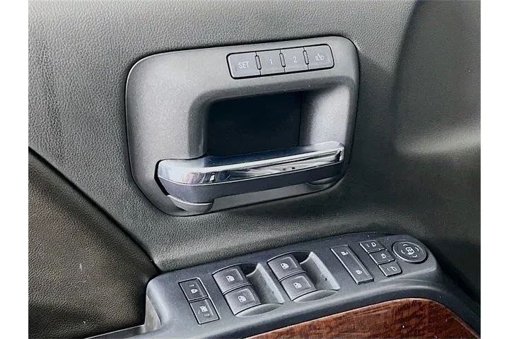 $21975 : GMC Sierra 1500 2017 4x4 SLT image 9