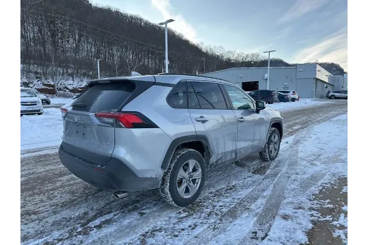 $31995 : Toyota RAV4 2025 AWD XLE 4dr image 9