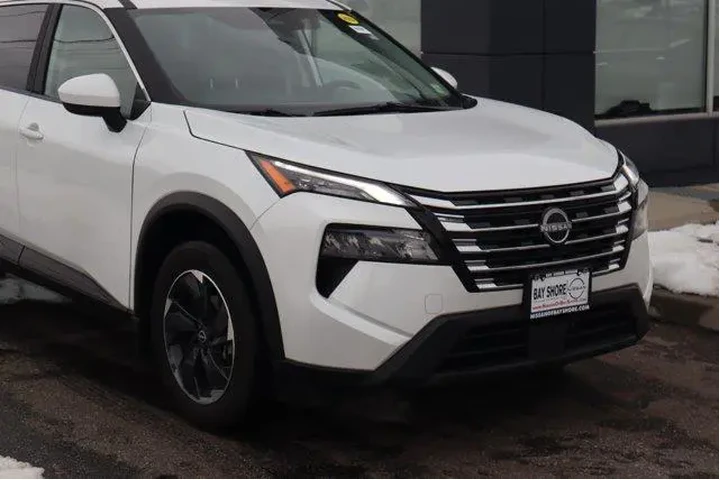 $21321 : Nissan Rogue 2025 AWD SV 4dr image 2