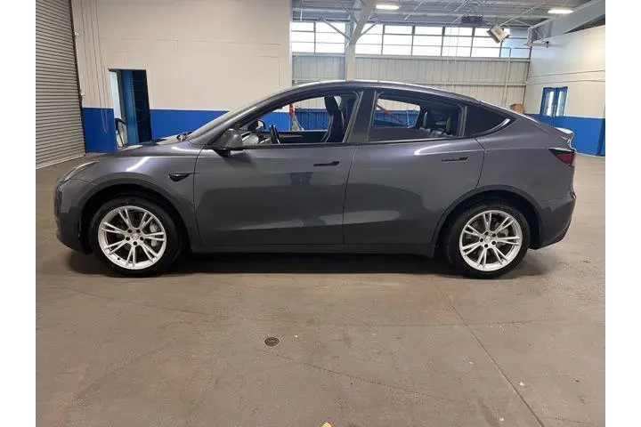 $28870 : Tesla Model Y 2023 4dr Cross image 6