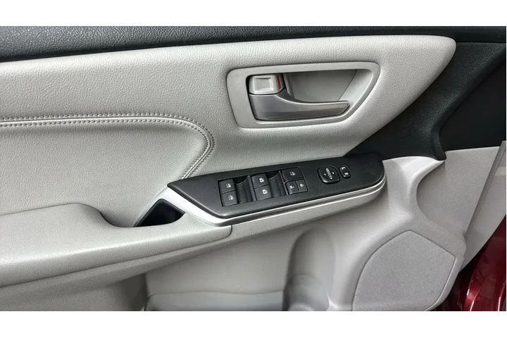 $13679 : Toyota Camry 2017 SE 4dr Sed image 10