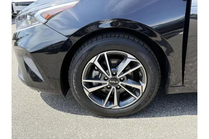 $16995 : Kia Forte 2023 LXS 4dr Sedan image 8