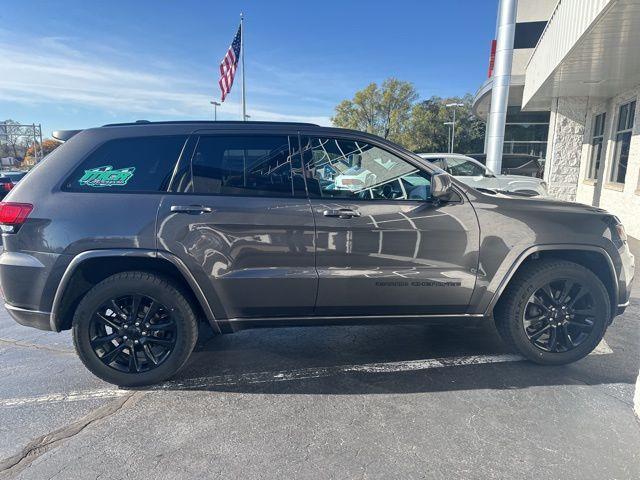 $16571 : Pre-Owned 2017 Grand Cherokee image 2