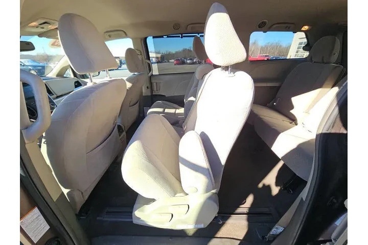 $14995 : 2018 Sienna LE 8-Passenger image 8